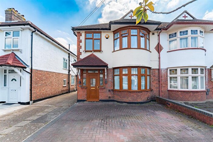 3 Bedroom Semi-Detached House To Rent In Sutton Hall Road, Hounslow, TW5