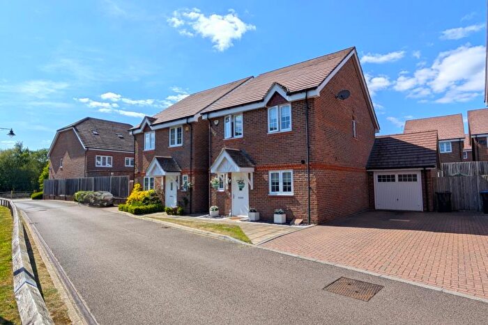 4 Bedroom Detached House To Rent In Knaphill, Woking, Surrey, GU21