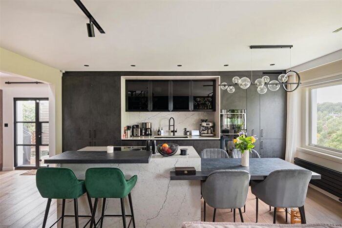 2 Bedroom Flat To Rent In Rosslyn Hill, Hampstead, NW3