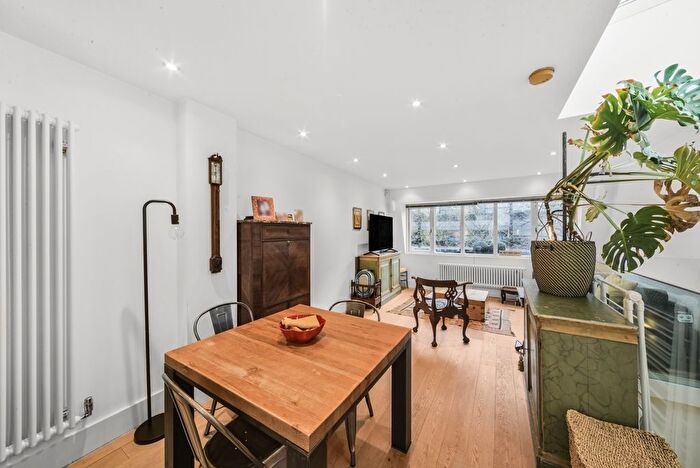 2 Bedroom Flat For Sale In St. John Street, London, EC1V