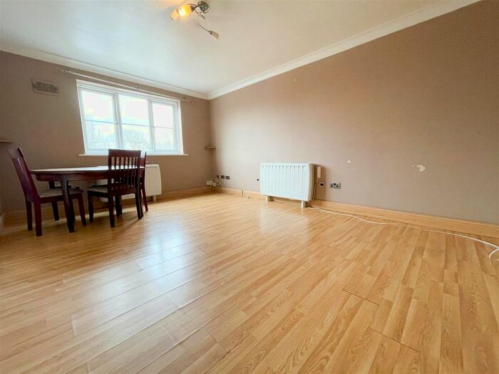 2 Bedroom Flat To Rent In Tenney House, Curzon Drive, Grays, RM17