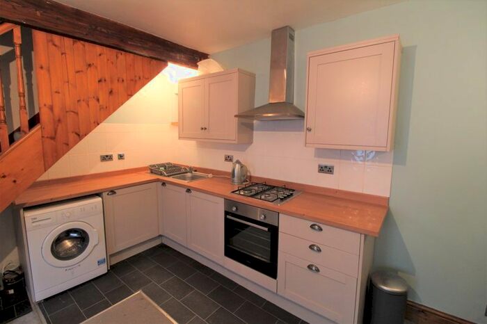 2 Bedroom Cottage To Rent In Westgate, Almondbury, Huddersfield, HD5