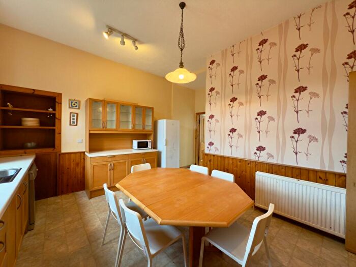 4 Bedroom Flat To Rent In Royal Crescent, Dunoon, PA23