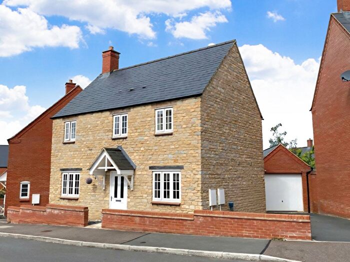 3 Bedroom Detached House For Sale In Plating Way, Roade, NN7