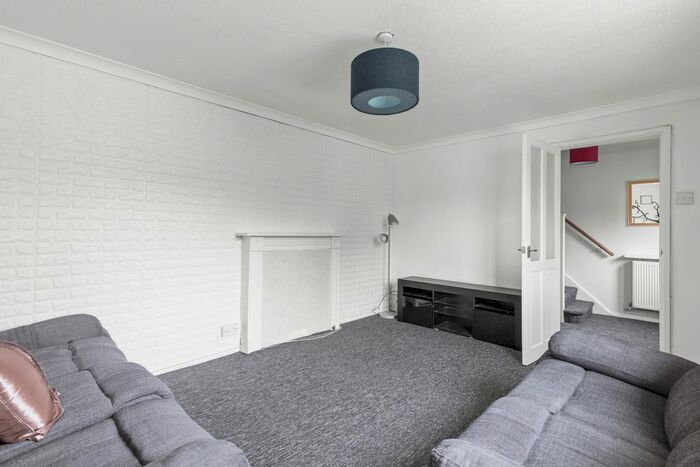 3 Bedroom Semi-Detached House To Rent In Kings Drive, Edgware, HA8