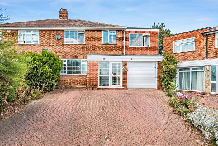 4 Bedroom Semi Detached House For Sale In South View Close, Bexley, Kent, DA5