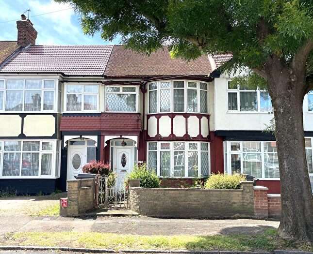 3 Bedroom Terraced House For Sale In Cherrydown Avenue, Chingford, E4