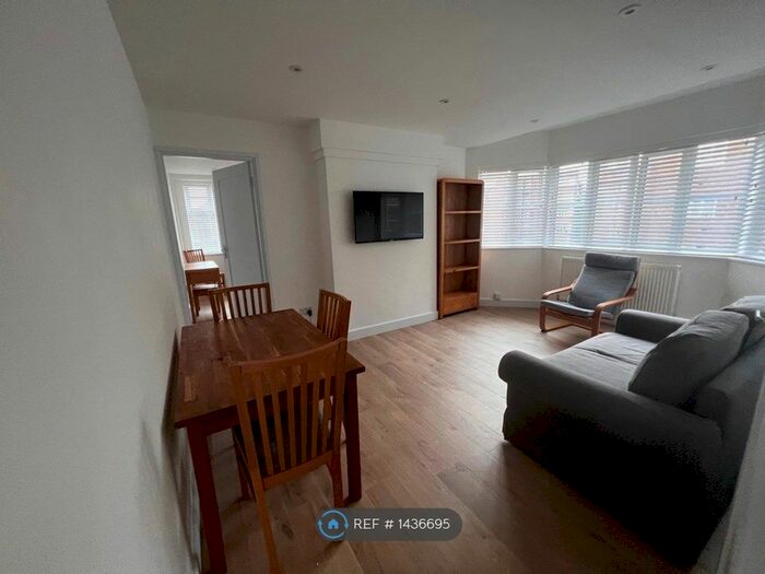 2 Bedroom Flat To Rent In Chiswick, London, W4