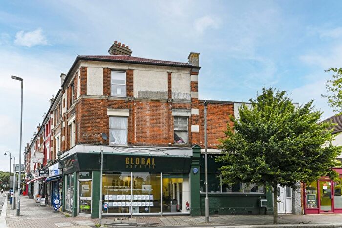 4 Bedroom Flat To Rent In Mitcham Road, Tooting, SW17
