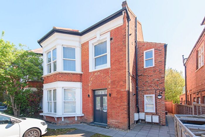 2 Bedroom Flat To Rent In High Road, Whetstone, London, N20