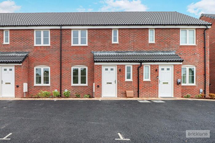 3 Bedroom Semi-Detached House To Rent In Hood Close, Market Harborough, LE16
