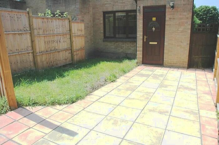 1 Bedroom Flat To Rent In Willow View, Colliers Wood, London, SW19