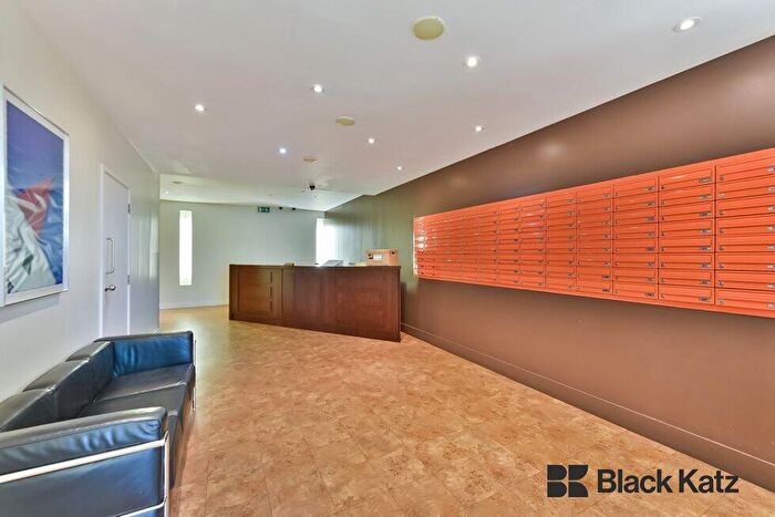 2 Bedroom Flat To Rent In South Central Steedman Street, Elephant And Castle, SE17