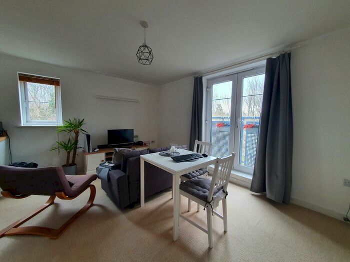 2 Bedroom Flat To Rent In Whistle Road, Mangotsfield, Bristol, BS16