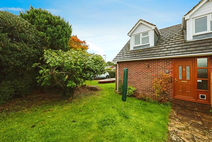 4 Bedroom Bungalow For Sale In Barton Cross, Waterlooville, Hampshire, PO8