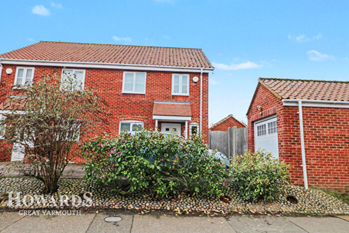 3 Bedroom Semi-Detached House For Sale In School Road, Martham, NR29