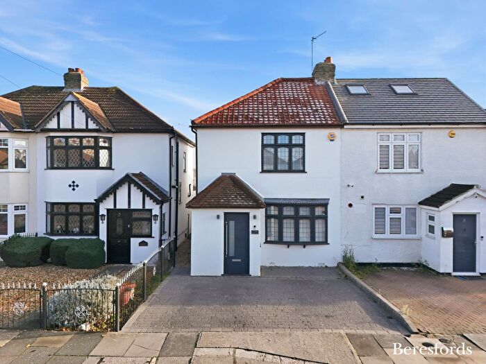 2 Bedroom Semi Detached House For Sale In Heaton Way, Romford, RM3