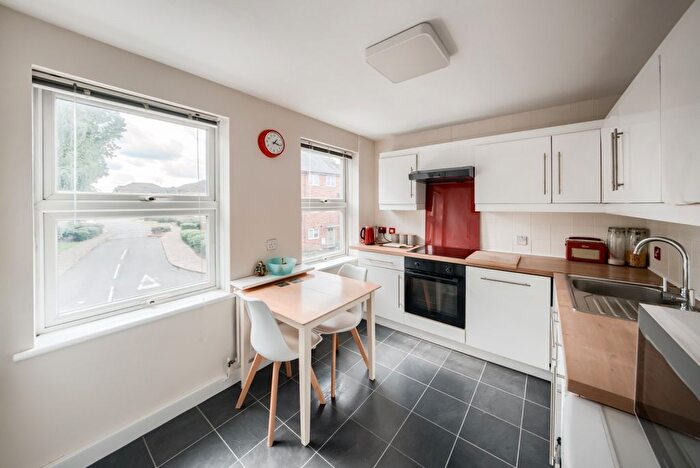 2 Bedroom Flat For Sale In Stratford Road, Alcester, B49
