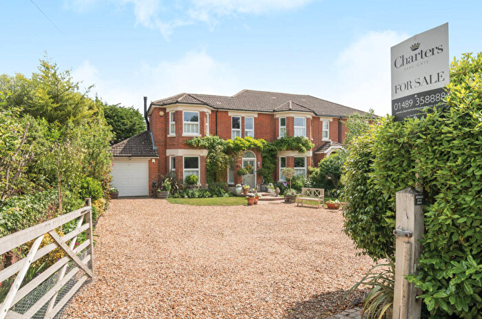 4 Bedroom Semi Detached House For Sale In St. Marys Road, Netley Abbey, Hampshire, SO31