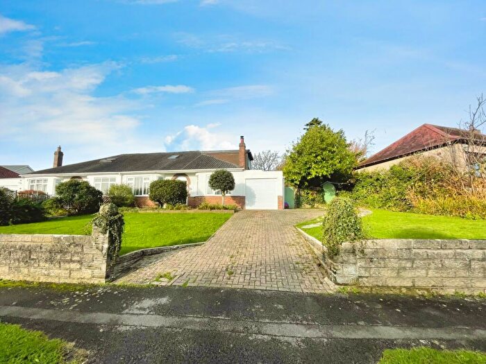 4 Bedroom Semi-Detached Bungalow For Sale In Parkfields Road, Bridgend, CF31