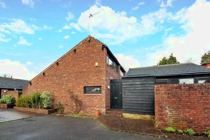 2 Bedroom Semi-Detached House To Rent In Plough Close, Oxford, OX2