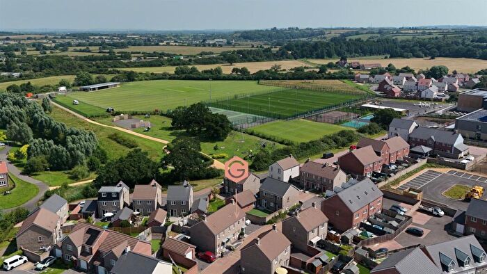 2 Bedroom End Of Terrace House For Sale In Daffodil Way, Lyde Green, BS16