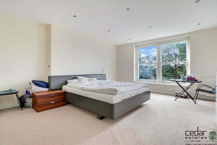 3 Bedroom Flat To Rent In Compayne Gardens, South Hampstead, NW6