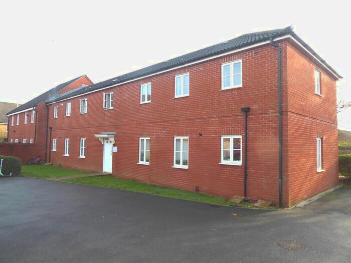 2 Bedroom Flat To Rent In North Fields, Sturminster Newton DT10