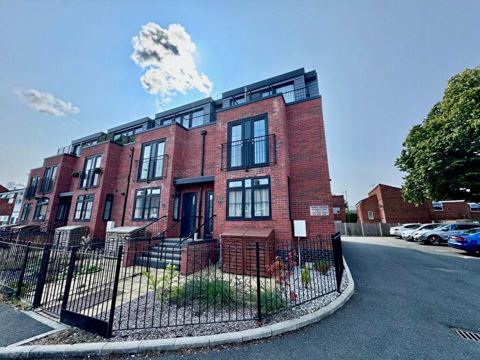 3 Bedroom Town House To Rent In Gregory Street, Lenton, NG7