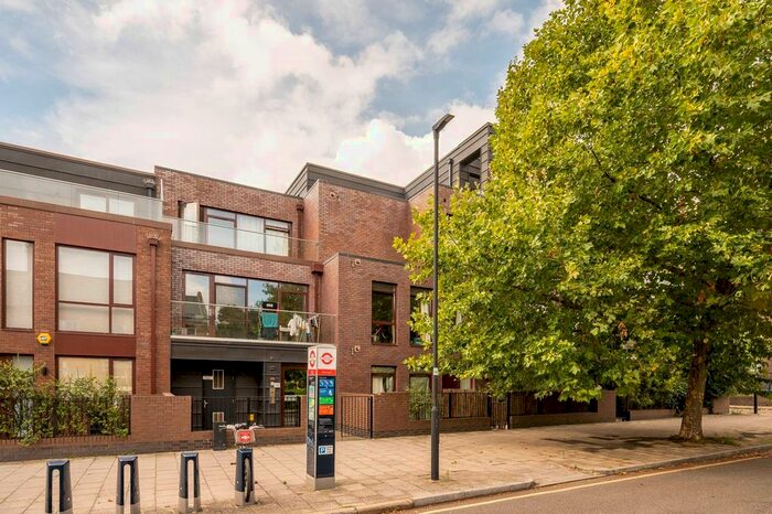 2 Bedroom Flat To Rent In Lollard Street, Kennington, London, SE11