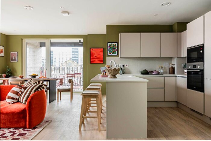 3 Bedroom Flat To Rent In Hayes, UB3