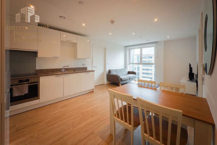 2 Bedroom Flat To Rent In The Boathouse, Ottinger Close, Salford, M50