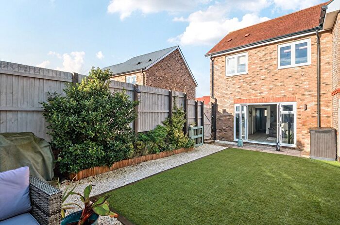 3 Bedroom Semi-Detached House For Sale In Henshaw Way, Billingshurst, RH14
