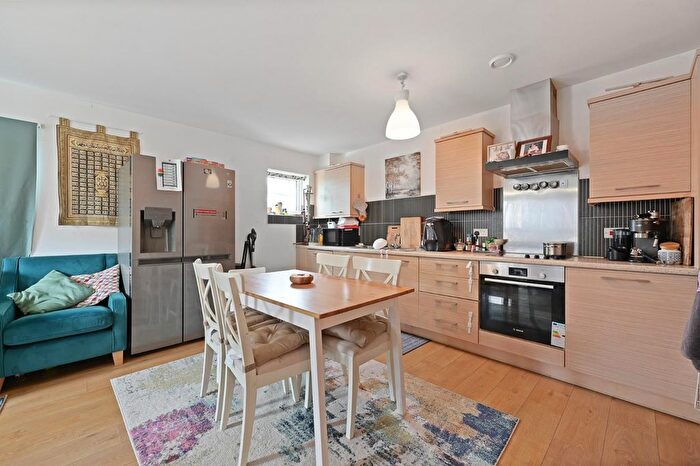 2 Bedroom Flat For Sale In Grantham House, Taywood Road, Northolt, UB5