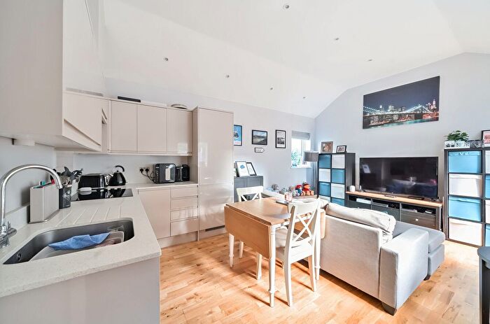 1 Bedroom Flat For Sale In Ashford, Surrey, TW15