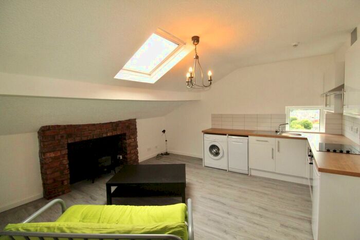 1 Bedroom Apartment To Rent In Belle Vue Road, Leeds, LS3