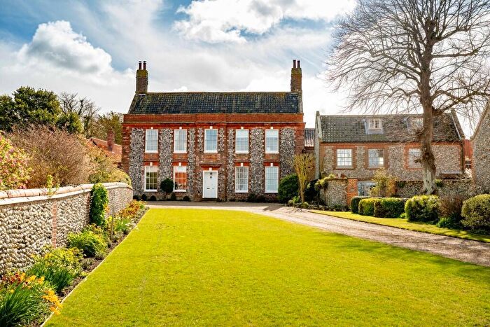4 Bedroom Apartment For Sale In Blakeney, Holt, NR25
