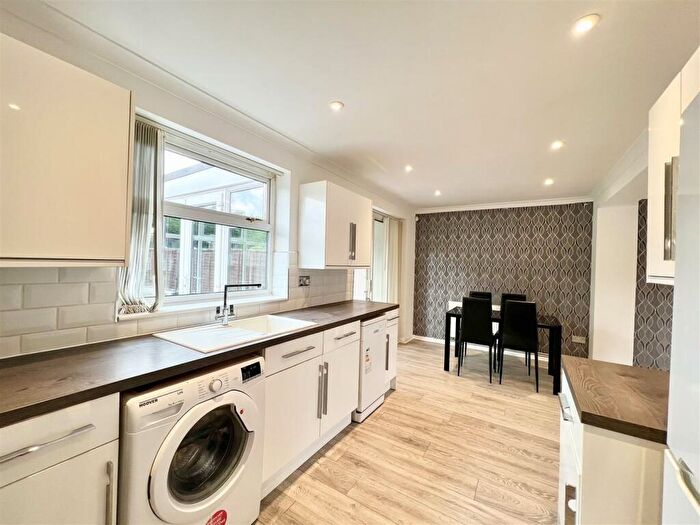 3 Bedroom Semi-Detached House For Sale In Wrekin Close, Halesowen, B63