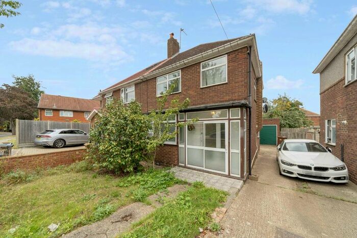 3 Bedroom Semi-Detached House To Rent In Hall Road, Isleworth, TW7