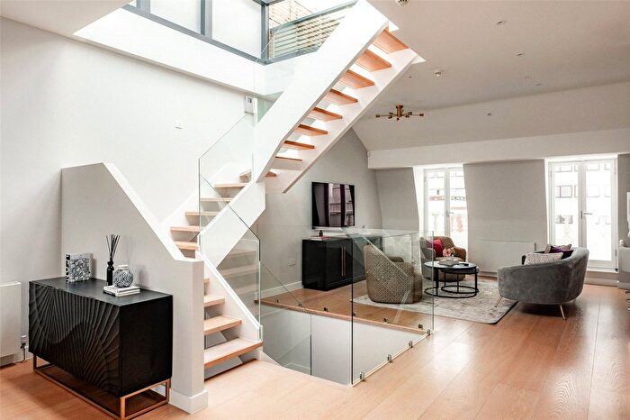 3 Bedroom Flat To Rent In Queens Gate, South Kensington, SW7