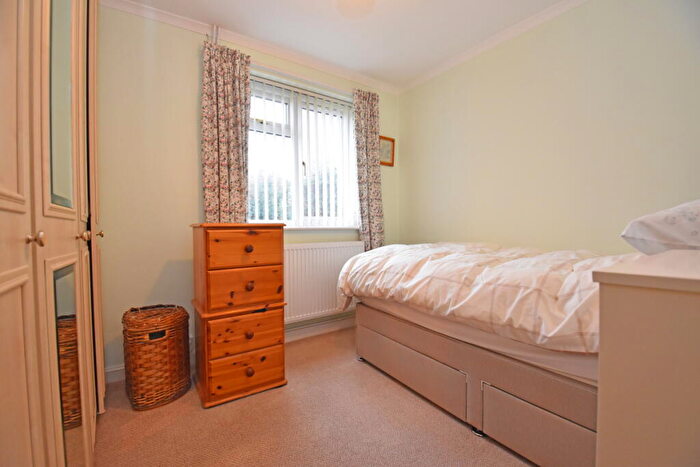 2 Bedroom Detached Bungalow For Sale In Meadow View, Uffculme, EX15