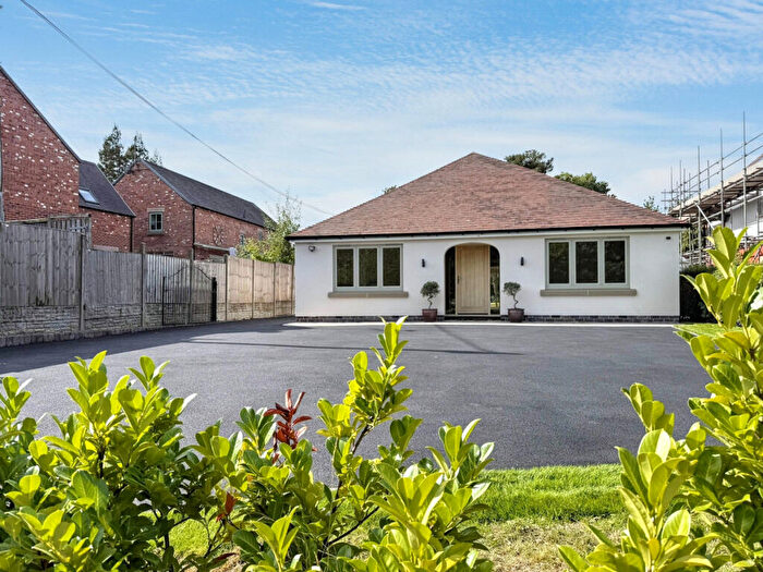 4 Bedroom Detached Bungalow For Sale In Derby Road, Ashbourne, DE6