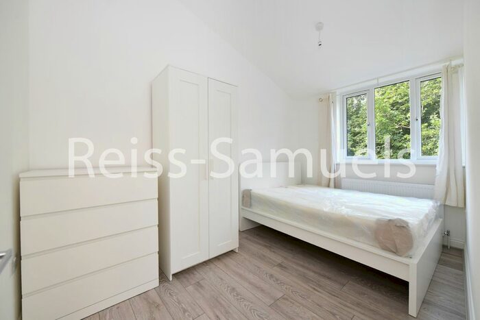 4 Bedroom Maisonette To Rent In Whitebeam Close, Oval, London, SW9