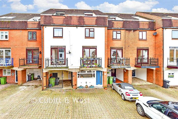 3 Bedroom Town House For Sale In Ferry Road, Southsea, Hampshire, PO4