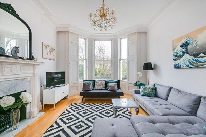 3 Bedroom Maisonette For Sale In St. James's Gardens, Holland Park, W11