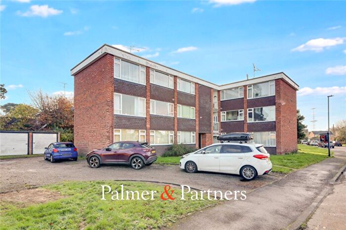 2 Bedroom Apartment For Sale In Seabrook Road, Great Baddow, Chelmsford, Essex, CM2