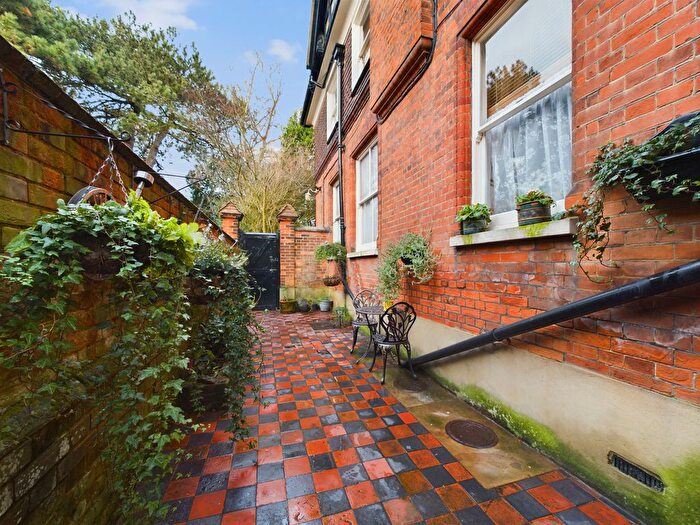3 Bedroom Flat To Rent In St. Margarets, Beckenham Place Park, Beckenham, Kent, BR3