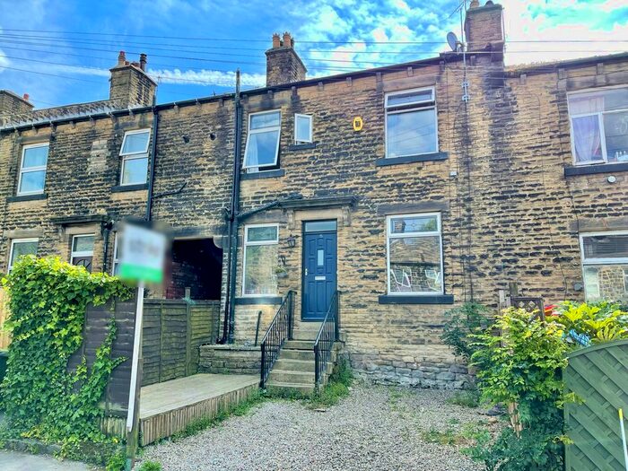 2 Bedroom Terraced House For Sale In South View, Yeadon, Leeds, LS19