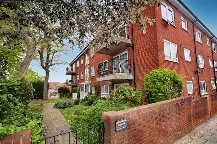1 Bedroom Flat To Rent In Ascalon Court, Upper Tulse Hill, London, SW2