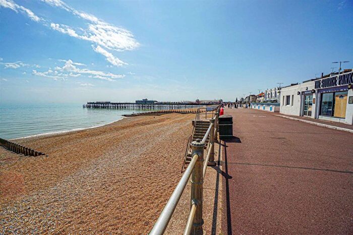 1 Bedroom Flat For Sale In White Rock, Hastings, TN34